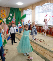 8 Марта в средней группе 8 Марта в средней группе.