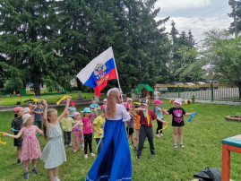 12 июня наша страна отмечает праздник «День России» 12 июня наша страна отмечает праздник «День России».