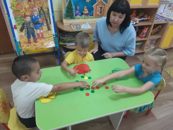 Мы играем и познаем новое Мы играем и познаем новое.